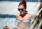 Katy Perry - piosenkarka w bikini na basenie