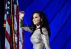 Katy Perry pociągająco w sukni na scenie 