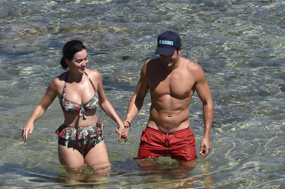 Katy Perry we Włoszech w bikini z partnerem