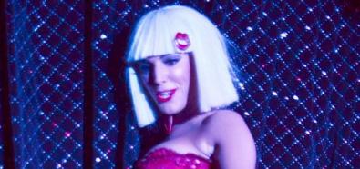 Kelly Brook - seksowna aktorka na występie Crazy Horse w Londynie