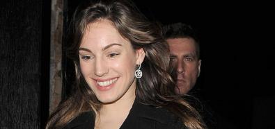 Kelly Brook - brytyjska aktorka przyłapana przez paparazzich przed klubem Rose w Londynie