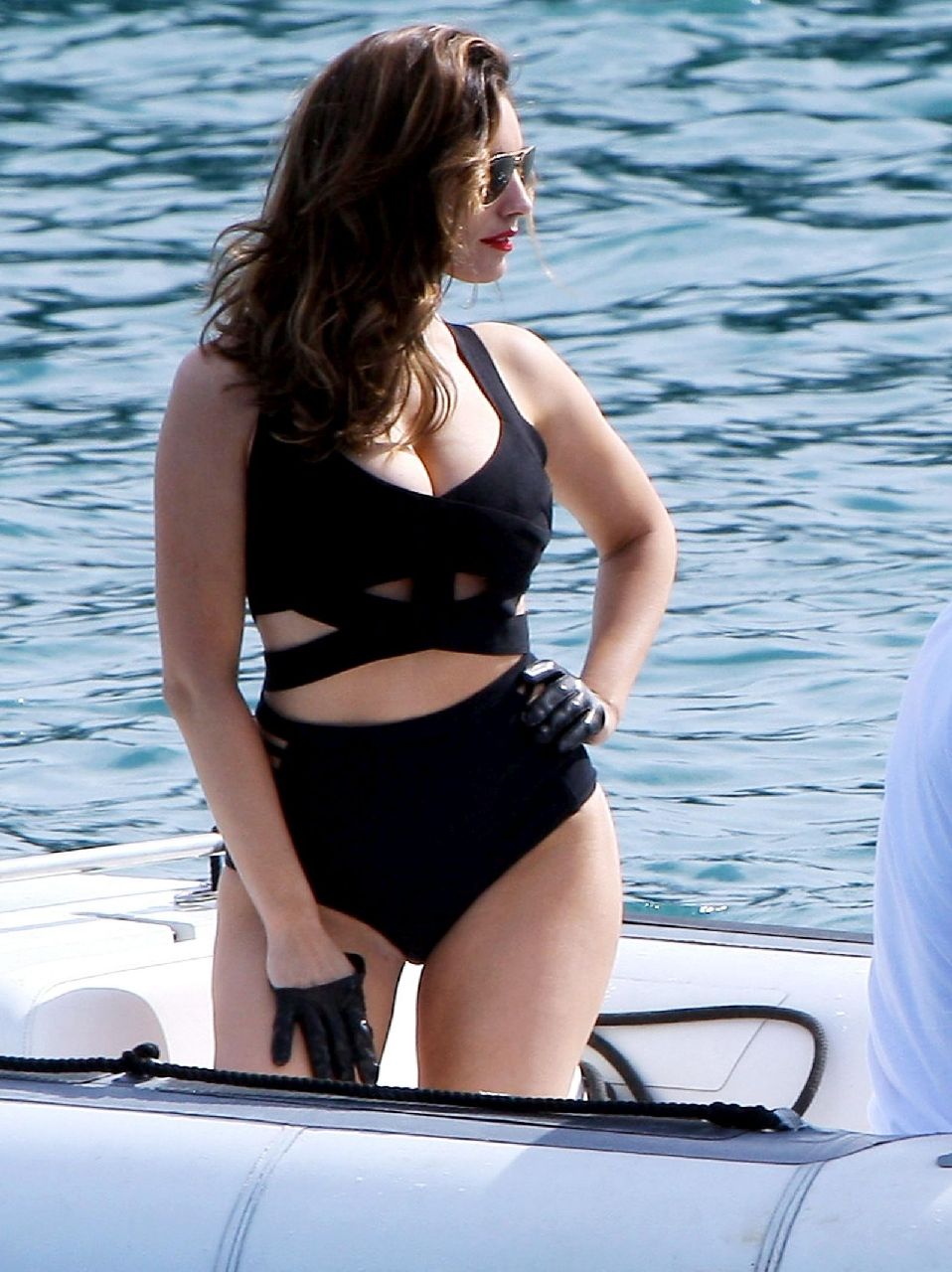 Kelly Brook - aktorka w stroju kąpielowym w Cannes