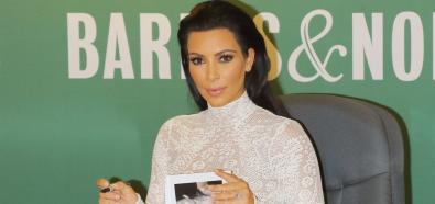 Kim Kardashian promuje swoją... książkę