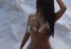 Kim Kardashian we włochatym bikini na śniegu