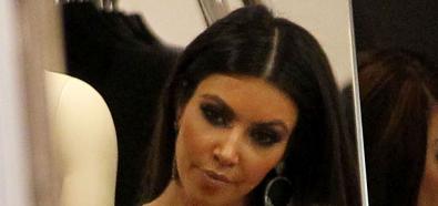 Kim Kardashian - duże piersi i wielki tyłek w przymierzalni