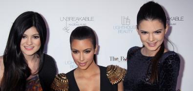 Kim Kardashian z siostrami na promocji perfum Unbreakable