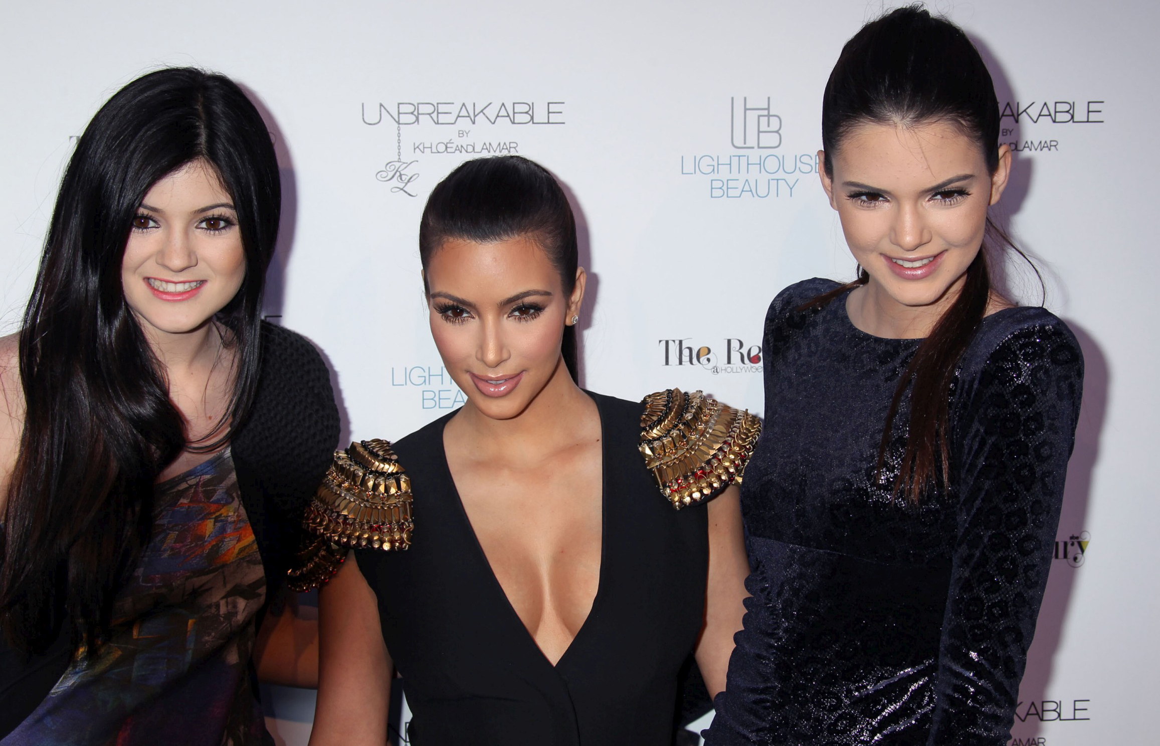 Kim Kardashian z siostrami na promocji perfum Unbreakable