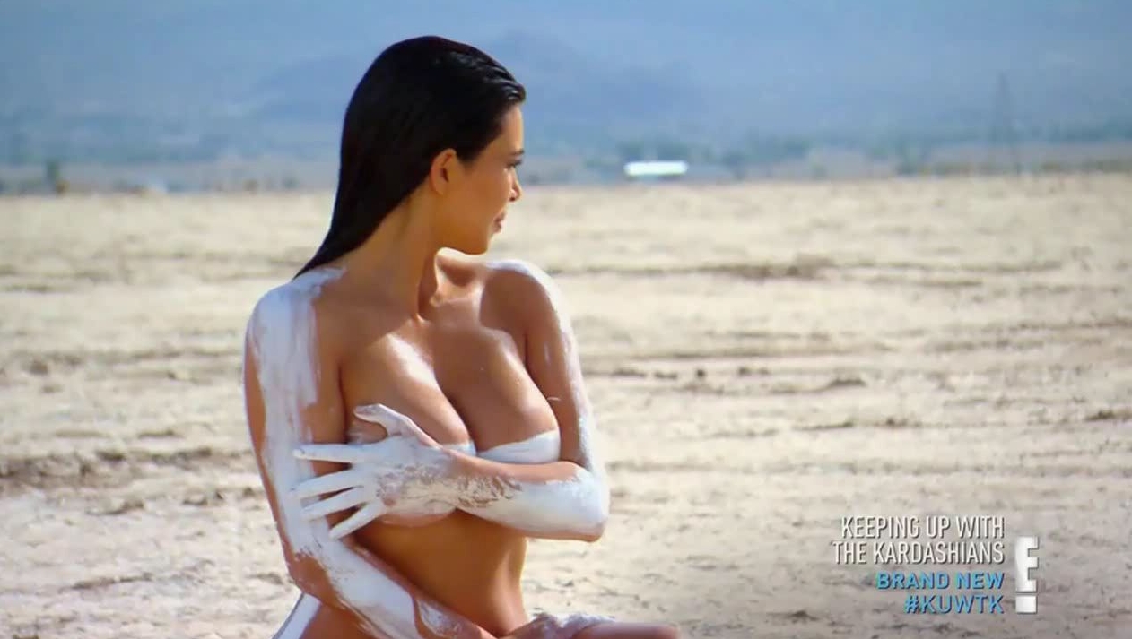 Kim Kardashian rozbiera się i... walczy z kompleksami