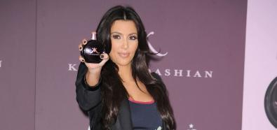 Kim Kardashian prezentuje nowe perfumy KK w Nowym Jorku