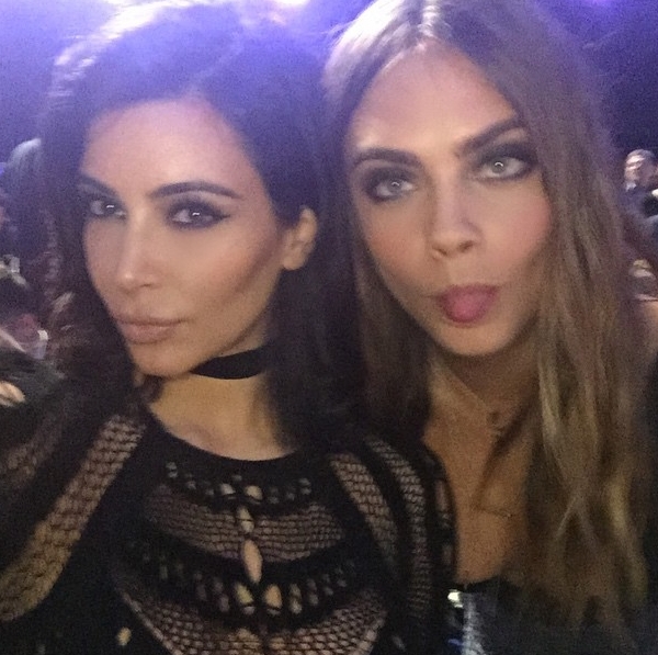 Kim Kardashian - kolejna dawka seksownych selfie 