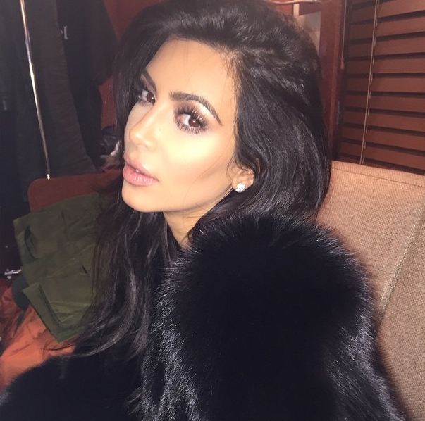 Kim Kardashian - sztuka robienia selfie 