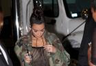 Kim Kardashian w majtkach i bez stanika