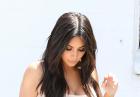 Kim Kardashian w obcisłej sukni podkreśla talię osy