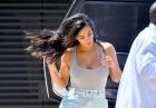 Kim Kardashian w topie i jeansowej mini