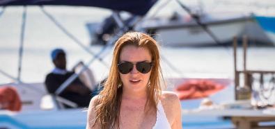 Lindsay Lohan w białym stroju kąpielowym