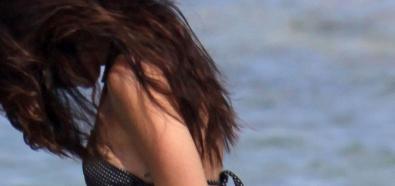 Megan Fox w bikini na hawajskiej plaży