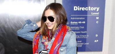 Miranda Kerr - ex Aniołek Victoria's Secret na lotnisku w Los Angeles