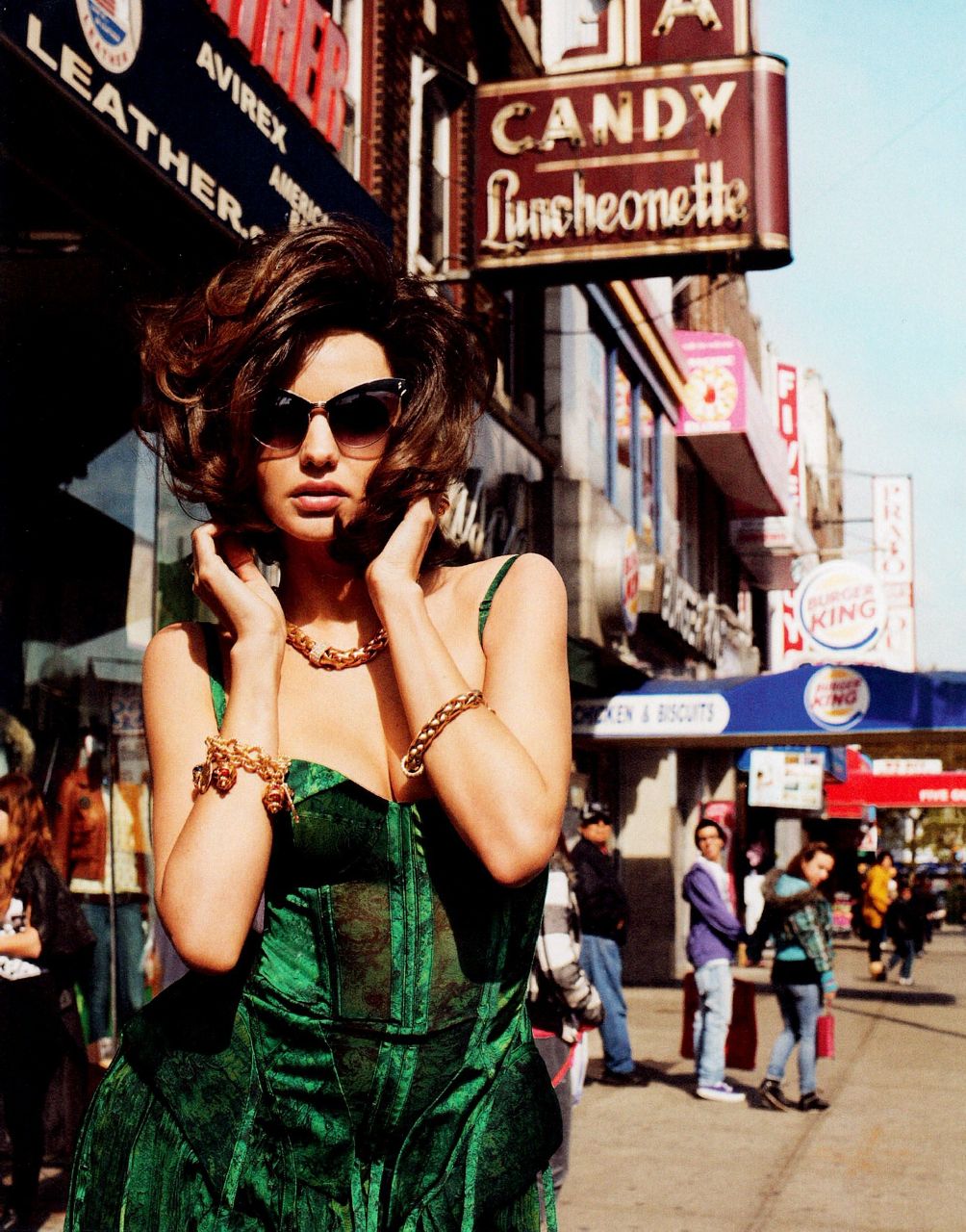 Miranda Kerr - modelka w sesji vintage w Harper's Bazaar