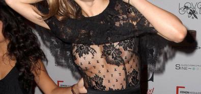 Miranda Kerr - były Aniołek Victoria's Secret pokazał sutki na premierze filmu "Mademoiselle C"