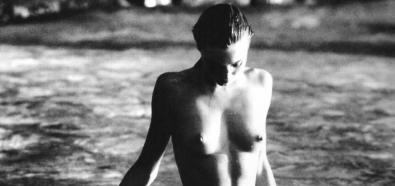 Miranda Kerr nago na plaży