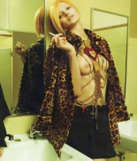 Miranda Kerr w sesji topless