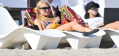Paris Hilton - amerykańska celebrytka nakryta w bikini przez paparazzich