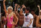 Paris Hilton zabawia się na Ibizie