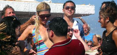 Paris Hilton na imprezie w Saint Tropez