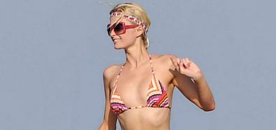 Paris Hilton w bikini na jachcie
