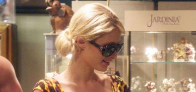 Paris Hilton i jej dekolt na zakupach w Maui