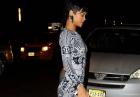 Rihanna - piękna piosenkarka odsłania seksowne nogi w Nowym Jorku