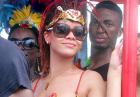 Rihanna - piosenkarka podczas parady na rodzinnej Barbadosie