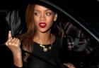 Rihanna - barbadoska piosenkarka sfotografowana przez paparazzich w sukience podkreślającej jej sutki