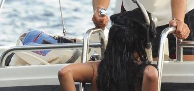 Rihanna - seksowna piosenkarka przyłapana w bikini