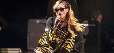 Rihanna - seksowna piosenkarka kusi pupą na koncercie w Kinross