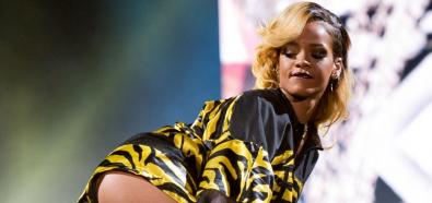 Rihanna - seksowna piosenkarka kusi pupą na koncercie w Kinross