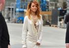 Rihanna - barbadoska piosenkarka w seksownej sukni z głębokim rozcięciem na pokazie Chanel w Paryżu