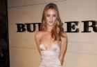 Rosie Huntington-Whiteley - modelka na Burberry Body Launch w Beverly Hills