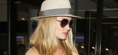 Rosie Huntington-Whiteley - brytyjska modelka na lotnisku w Los Angeles