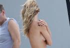 Rosie Huntington-Whiteley - nagie piersi seksownej modelki