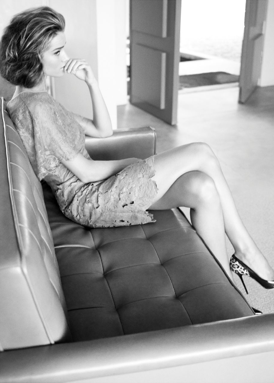 Rosie Huntington-Whiteley w sesji w magazynie Harper's Bazaar