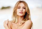 Rosie Huntington-Whiteley - modelka pozuje topless dla Maxima
