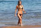 Sophie Monk w bikini na hawajskiej plaży