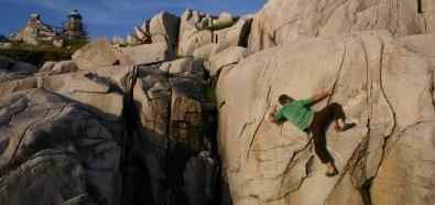 Bouldering - sporty ekstremalne - wspinaczka bez zabezpieczeń