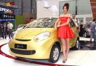 Azjatyckie hostessy na salonie samochodowym w Szanghaju