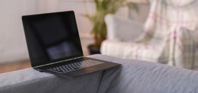 Jakie laptopy z 15 calowym ekranem są dostępne na rynku?