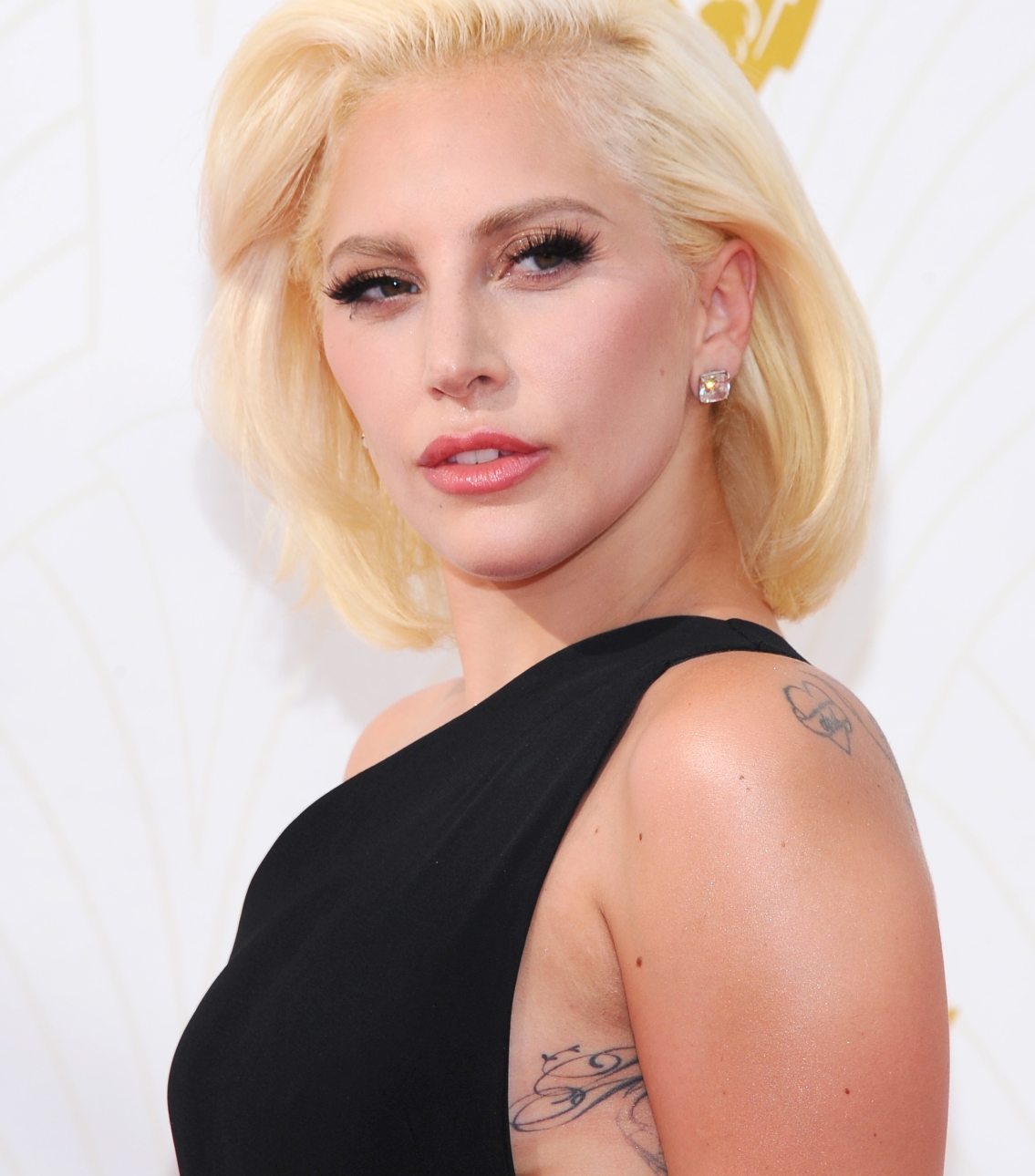Lady Gaga nowym teledyskiem budzi trudne wspomnienia