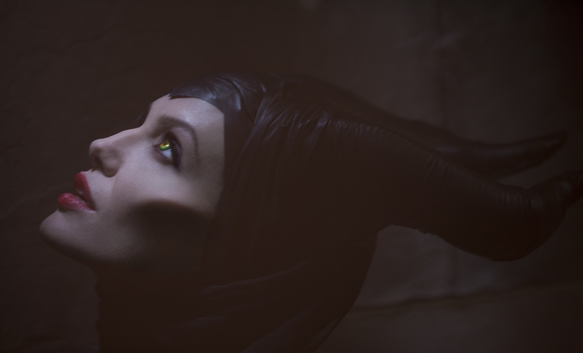 Angelina Jolie jako zła królowa w zwiastunie "Maleficent"