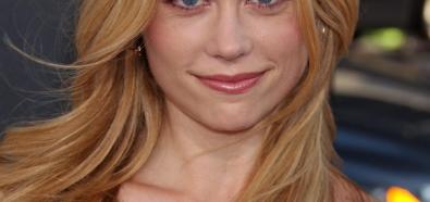 Claire Coffee na premierze filmu Rise of the Planet of the Apes w Los Angeles
