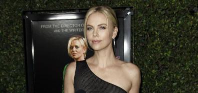 Charlize Theron - premiera filmu "Young Adult" w Los Angeles